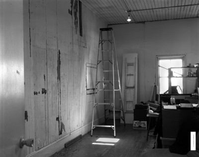 B&W photograph of 562 studio